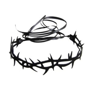 Vue détaillée du Collier Gothique Épineux Noir - 'Étreinte de l'Ombre'