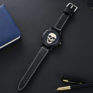 Détails de la Montre Tête de Mort – Crâne au Large Sourire Sombre