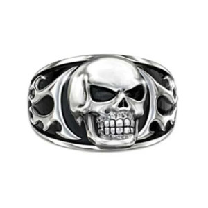 Vue face de la Bague Tête de Mort Biker Fear Nothing Infernal