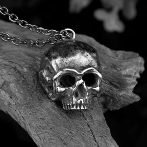 Magnifique Collier Tête de Mort – Crâne des Profondeurs
