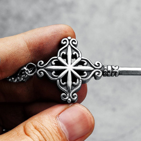 Détails complets du Collier Clé Gothique – Croix du Destin