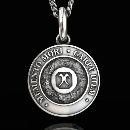 Vue arrière du Collier Tête de Mort Memento Carpe Diem