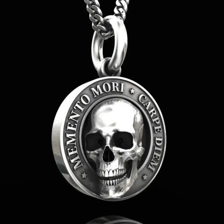 Vue côté du Collier Tête de Mort Memento Carpe Diem