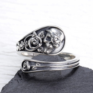 Bague Tête de Mort Élégance Florale