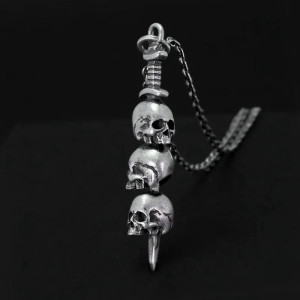 Collier Pendentif Tête de Mort – épée Lame des Âmes Déchues