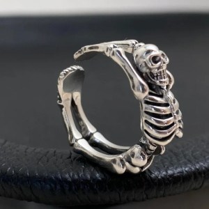 Bague Tête de Mort – Squelette Relax