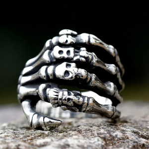 Bague Tête de Mort "Étreinte Macabre"