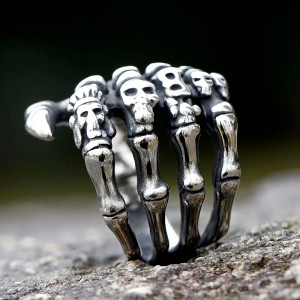 Avant Bague Tête de Mort "Étreinte Macabre"