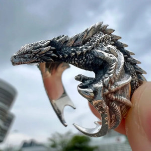 Vue latérale  Bague Dragon Sombre - L'Étreinte du Gardien