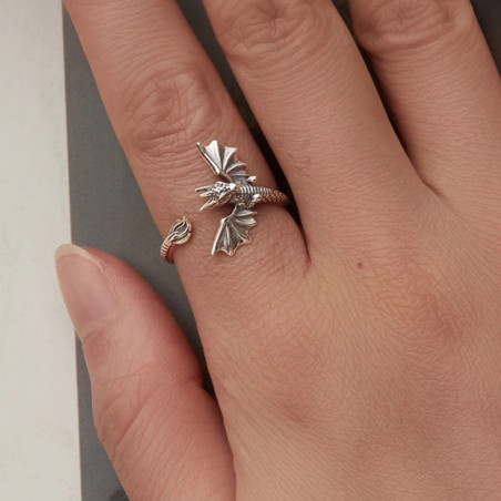 Vue Portée Bague Dragon  – Serpent Ailé du Crépuscule