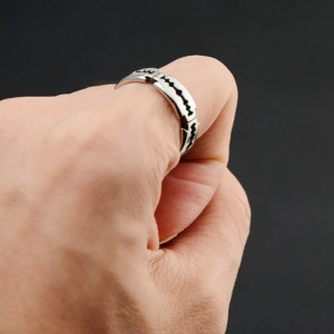 Vue Portée Bague Rock - Lames du Chaos