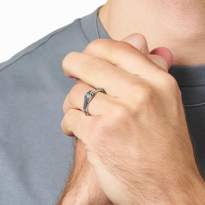 Vue Portée Bague Rock – Serpent de l’Ombre