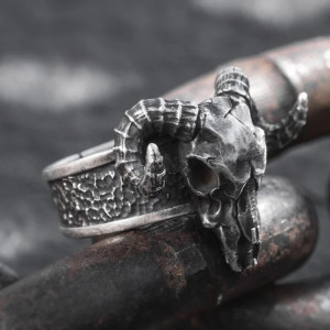 Avant Bague Goth  Rock - Crâne du Chaman