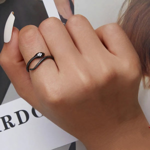 Vue Portée Bague Rock – Étreinte du Cobra
