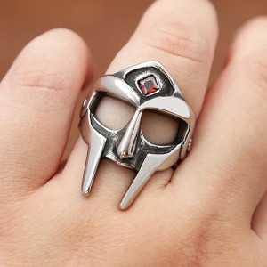 Vue Portée Bague Tête de Mort – Masque du Gladiateur Sanguin