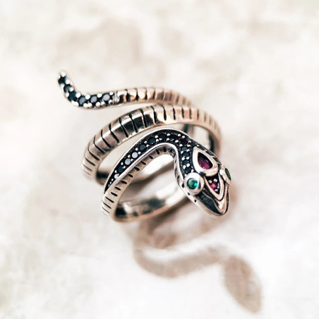 Vue détaillée Bague Rock – Serpent au Venin de Rubis