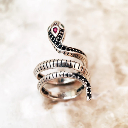Vue générale Bague Rock – Serpent au Venin de Rubis