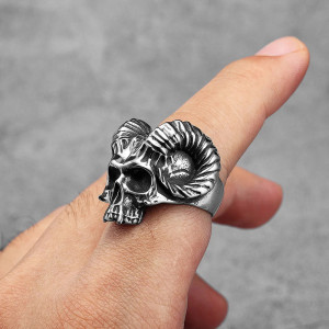 Vue Portée Bague Goth – Crâne du Démon