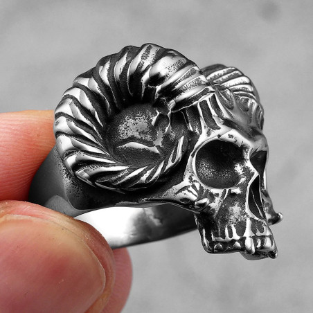 Vue latérale Bague Goth – Crâne du Démon