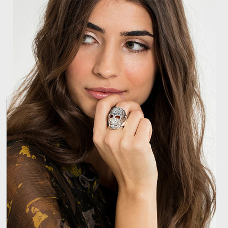 Vue Portée Bague Tête de Mort – Crâne Baroque Sombre