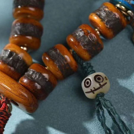 Détatils complets du Bracelet Crâne Tribal en Os & Bois de Cerf – Artisanat Tibétain Vintage