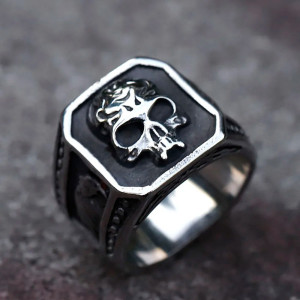 Vue générale Bague Tête de Mort "Jugement Royal"