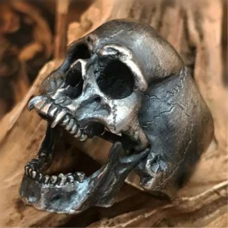 Vue de côté  Bague Tête de Mort "Cri du Néant"