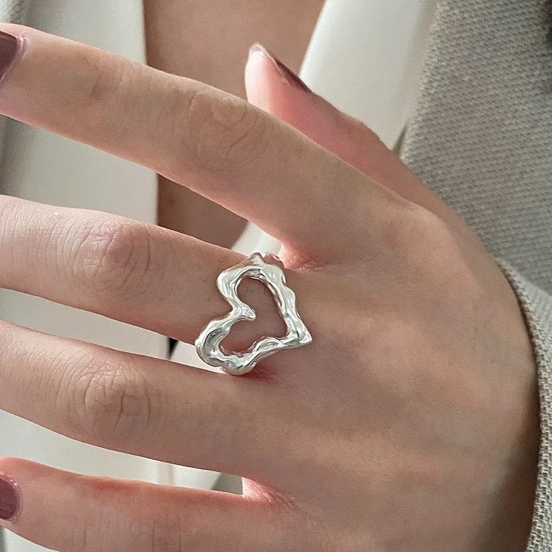 Vue Portée Bague Rock "Cœur Liquéfié"