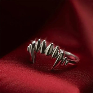 Vue générale Bague Crocs d’Argent "Morsure Nocturne"