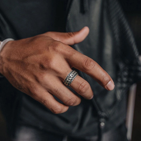 Vue Portée Bague Écailles du Dragon "Armure Sombre"