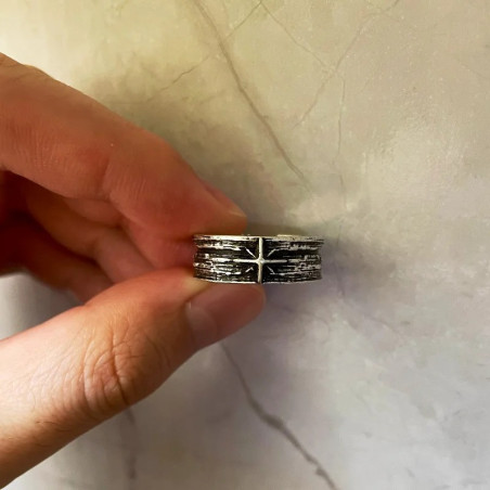 Vue Portée  Bague Punk Rock "Étoile du Néant"