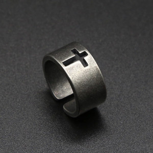 Vue de côté Bague Rock Minimal "Croix Oubliée"