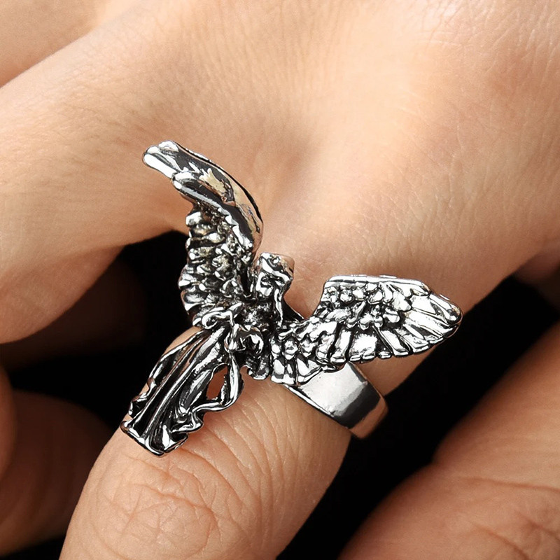 Vue Portée Bague Punk Rock "Ange de l’Ombre"