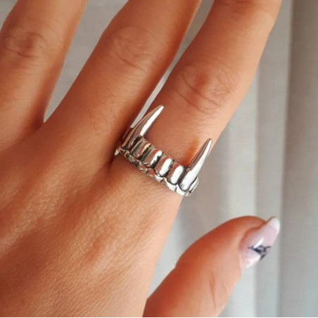 Vue Portée Bague Punk Rock "Croc Sauvage"