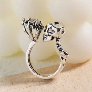 Avant Bague Tête de Mort "Baiser Squelettique" - en Argent  Sterling 925