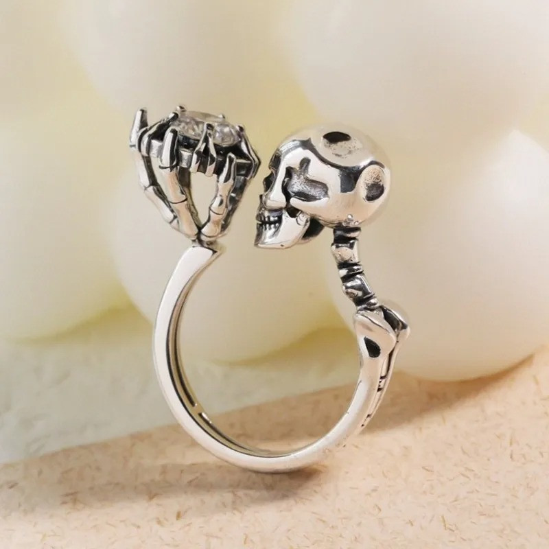 Avant Bague Tête de Mort "Baiser Squelettique" - en Argent  Sterling 925