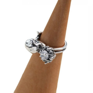 Vue générale Bague Tête de Mort "Baiser Squelettique" - en Argent  Sterling 925