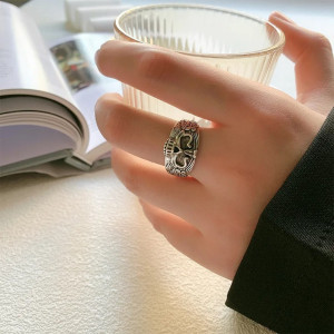 Vue Portée Bague Tête de Mort "Regard Sombre" - en Argent  Sterling 925