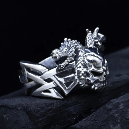 Vue de côté Bague Tête de Mort "Dragons Jumeaux"