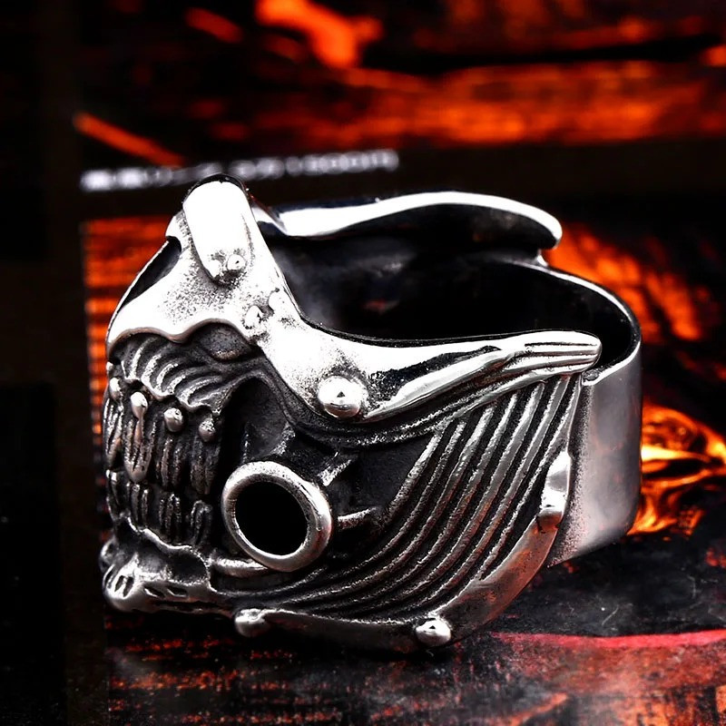 Vue de côté Bague Tête de Mort "Masque de l'Apocalypse"