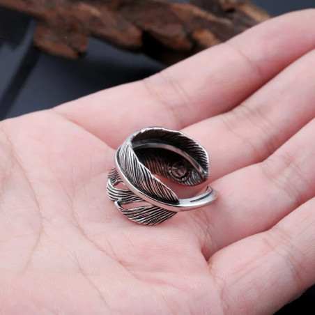 Vue Portée Bague Rock "Plume d'Argent Sauvage"