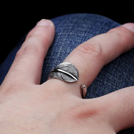 Vue Portée Bague Rock "Plume d'Argent Sauvage"