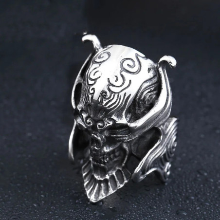 Vue latérale Bague Tête de Mort "Seigneur des Abysses"