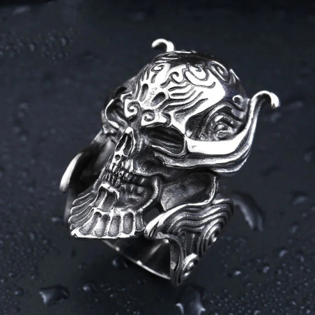 Vue de côté Bague Tête de Mort "Seigneur des Abysses"