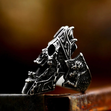 Vue latérale  Bague Tête de Mort "Roi Déchu du Nord"