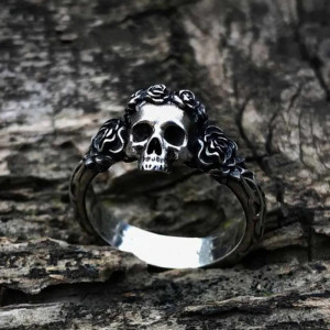 Vue générale Bague Tête de Mort "Couronne Funèbre"