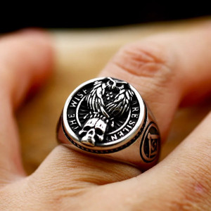 Vue Portée Bague Tête de Mort 'Sagesse des Ombres'