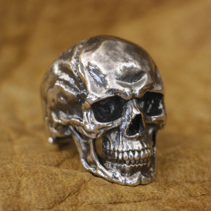 Vue de côté Bague Tête de Mort "Crâne Brutaliste" - en Argent  Stetrling 925 !