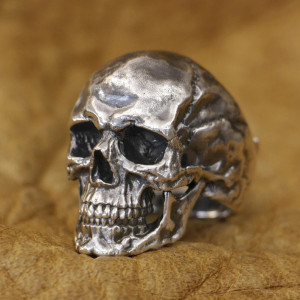 Vue latérale Bague Tête de Mort "Crâne Brutaliste" - en Argent  Stetrling 925 !