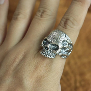 Vue Portée  Bague Tête de Mort "Crâne Lunaire" - en Argent  Stetrling 925 !
